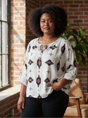 Moa Moa Women’s White Southwestern Keyhole Blouse